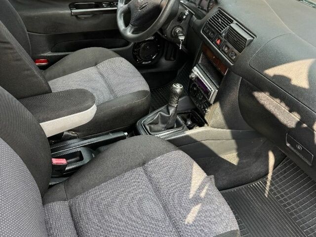 Серый Фольксваген Гольф, объемом двигателя 1.4 л и пробегом 220 тыс. км за 3900 $, фото 8 на Automoto.ua