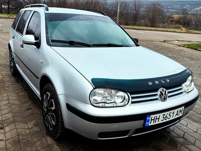 Серый Фольксваген Гольф, объемом двигателя 1.6 л и пробегом 251 тыс. км за 4500 $, фото 1 на Automoto.ua