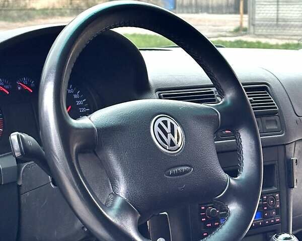 Серый Фольксваген Гольф, объемом двигателя 1.6 л и пробегом 300 тыс. км за 4550 $, фото 12 на Automoto.ua