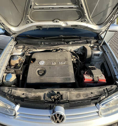 Серый Фольксваген Гольф, объемом двигателя 1.6 л и пробегом 195 тыс. км за 4300 $, фото 18 на Automoto.ua