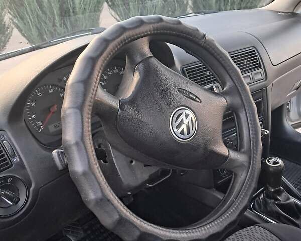 Серый Фольксваген Гольф, объемом двигателя 1.39 л и пробегом 330 тыс. км за 3600 $, фото 11 на Automoto.ua