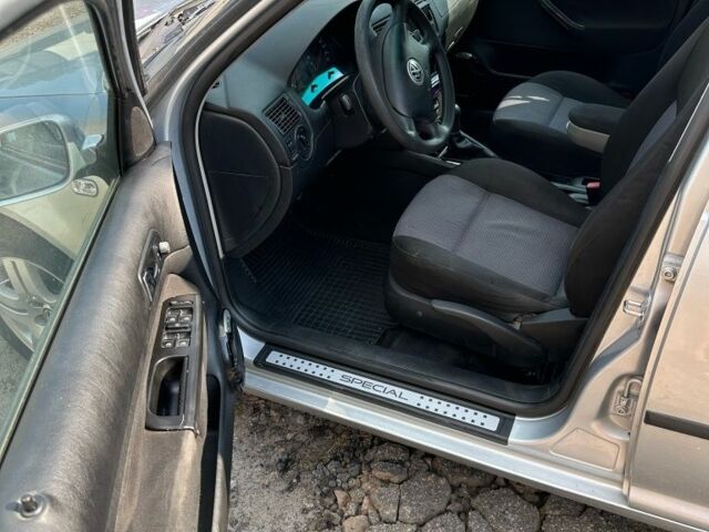 Серый Фольксваген Гольф, объемом двигателя 1.4 л и пробегом 220 тыс. км за 3900 $, фото 3 на Automoto.ua