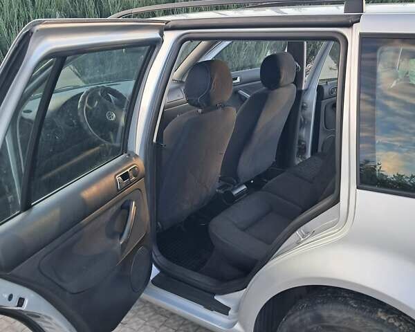 Серый Фольксваген Гольф, объемом двигателя 1.39 л и пробегом 330 тыс. км за 3600 $, фото 7 на Automoto.ua