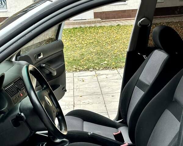 Серый Фольксваген Гольф, объемом двигателя 1.6 л и пробегом 300 тыс. км за 4550 $, фото 7 на Automoto.ua