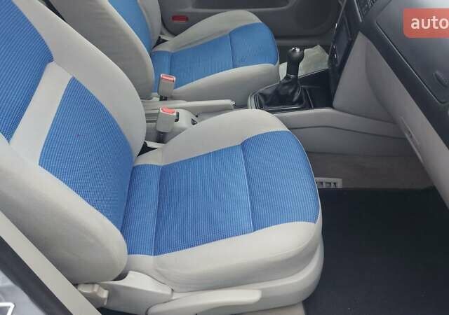 Серый Фольксваген Гольф, объемом двигателя 1.6 л и пробегом 196 тыс. км за 4850 $, фото 30 на Automoto.ua