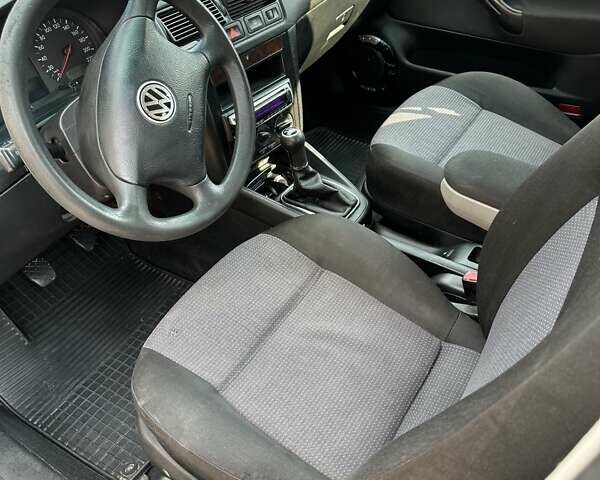 Серый Фольксваген Гольф, объемом двигателя 1.39 л и пробегом 220 тыс. км за 4100 $, фото 4 на Automoto.ua