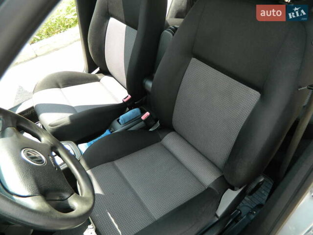 Фольксваген Гольф 2001 в Черновцах на Automoto.ua Серый Фольксваген Гольф, объемом двигателя 1.9 л и пробегом 220 тыс. км за 5500 $, фото 17 на Automoto.ua