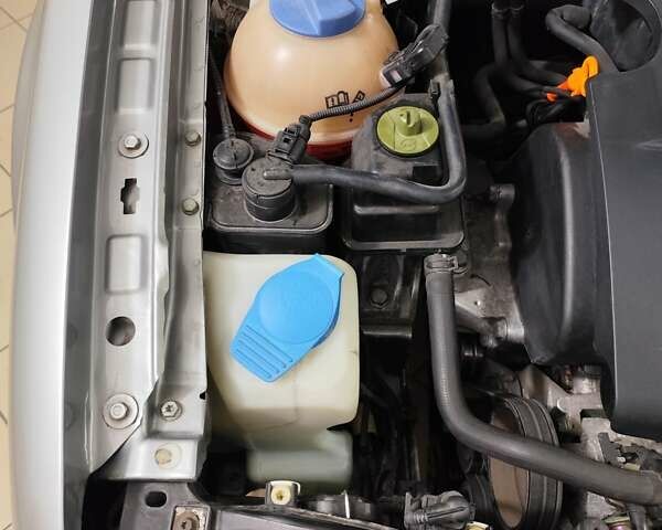 Серый Фольксваген Гольф, объемом двигателя 1.6 л и пробегом 262 тыс. км за 5000 $, фото 57 на Automoto.ua