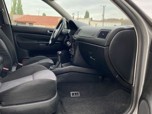 Сірий Фольксваген Гольф, об'ємом двигуна 1.6 л та пробігом 253 тис. км за 4150 $, фото 8 на Automoto.ua