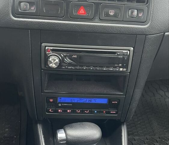 Серый Фольксваген Гольф, объемом двигателя 1.6 л и пробегом 188 тыс. км за 4800 $, фото 14 на Automoto.ua