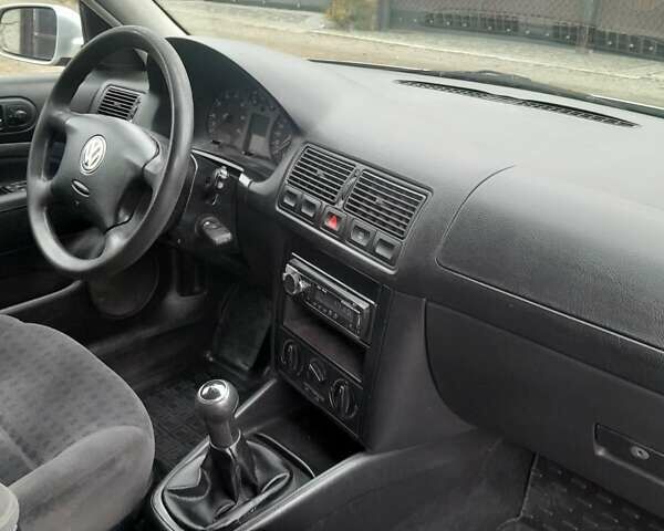 Серый Фольксваген Гольф, объемом двигателя 1.6 л и пробегом 200 тыс. км за 3500 $, фото 10 на Automoto.ua