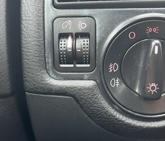 Серый Фольксваген Гольф, объемом двигателя 1.6 л и пробегом 188 тыс. км за 4800 $, фото 16 на Automoto.ua