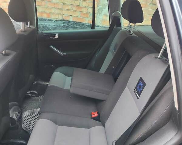 Серый Фольксваген Гольф, объемом двигателя 1.6 л и пробегом 335 тыс. км за 5500 $, фото 6 на Automoto.ua