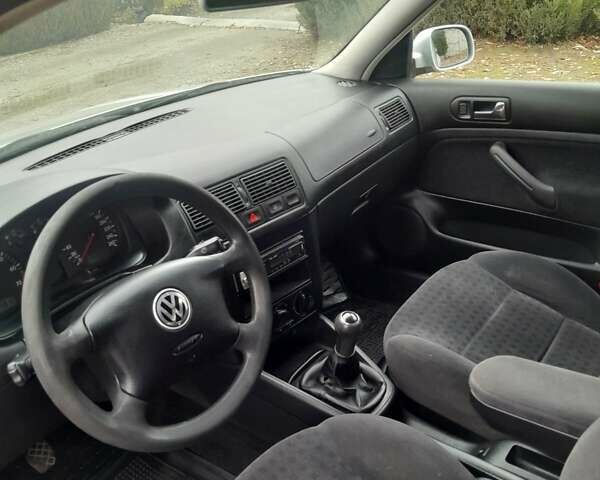 Серый Фольксваген Гольф, объемом двигателя 1.6 л и пробегом 200 тыс. км за 3500 $, фото 8 на Automoto.ua