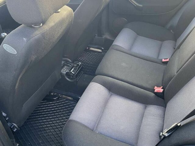 Серый Фольксваген Гольф, объемом двигателя 1 л и пробегом 286 тыс. км за 1600 $, фото 7 на Automoto.ua