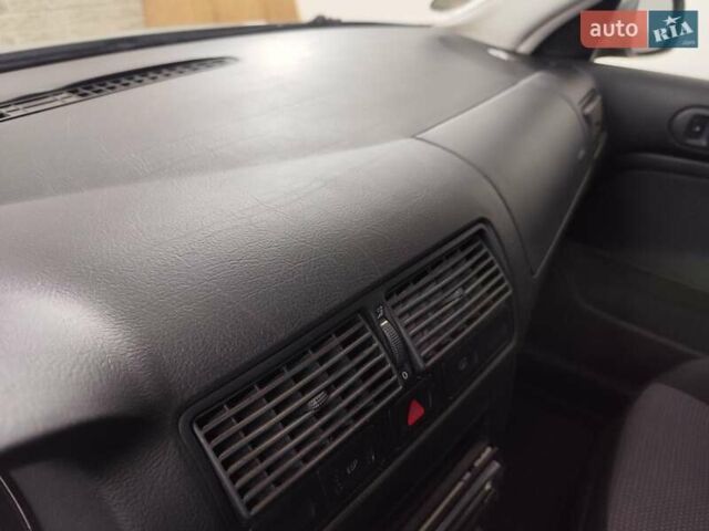 Серый Фольксваген Гольф, объемом двигателя 1.6 л и пробегом 262 тыс. км за 5000 $, фото 69 на Automoto.ua