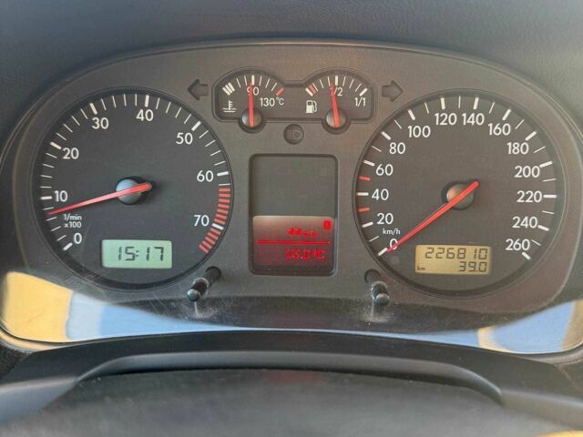 Серый Фольксваген Гольф, объемом двигателя 1.6 л и пробегом 226 тыс. км за 4000 $, фото 23 на Automoto.ua