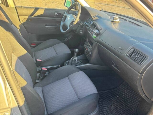 Серый Фольксваген Гольф, объемом двигателя 1.6 л и пробегом 226 тыс. км за 4000 $, фото 8 на Automoto.ua