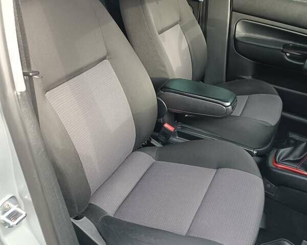 Сірий Фольксваген Гольф, об'ємом двигуна 1.6 л та пробігом 215 тис. км за 5300 $, фото 12 на Automoto.ua