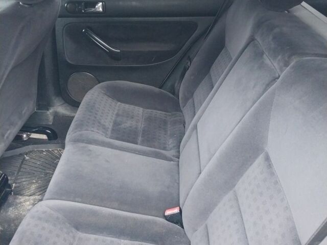 Серый Фольксваген Гольф, объемом двигателя 0 л и пробегом 300 тыс. км за 3800 $, фото 3 на Automoto.ua