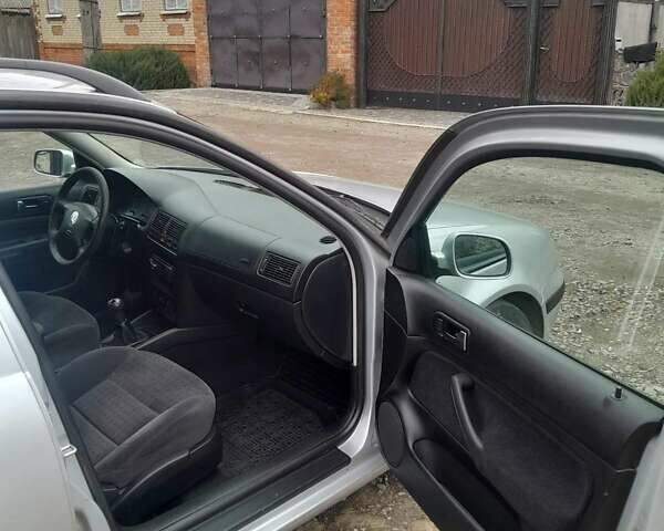 Серый Фольксваген Гольф, объемом двигателя 1.6 л и пробегом 200 тыс. км за 3500 $, фото 3 на Automoto.ua