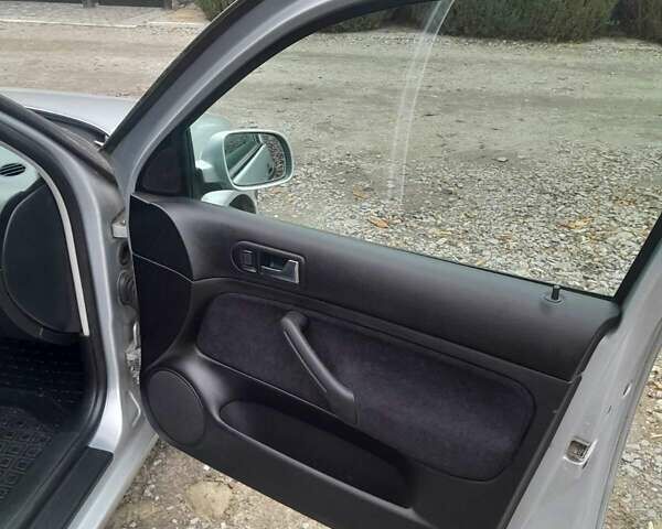 Серый Фольксваген Гольф, объемом двигателя 1.6 л и пробегом 200 тыс. км за 3500 $, фото 18 на Automoto.ua