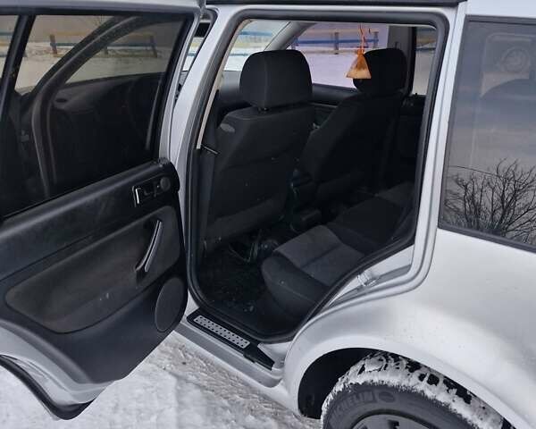 Серый Фольксваген Гольф, объемом двигателя 1.39 л и пробегом 345 тыс. км за 3900 $, фото 10 на Automoto.ua