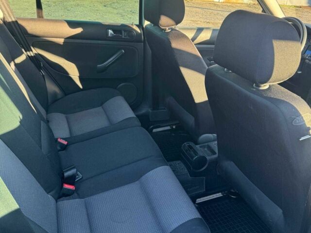 Серый Фольксваген Гольф, объемом двигателя 1.6 л и пробегом 226 тыс. км за 4000 $, фото 9 на Automoto.ua