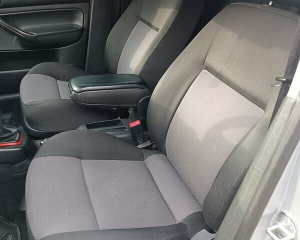 Сірий Фольксваген Гольф, об'ємом двигуна 1.6 л та пробігом 215 тис. км за 5300 $, фото 9 на Automoto.ua