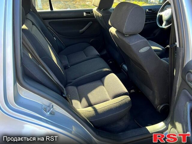 Серый Фольксваген Гольф, объемом двигателя 1.6 л и пробегом 211 тыс. км за 4200 $, фото 7 на Automoto.ua