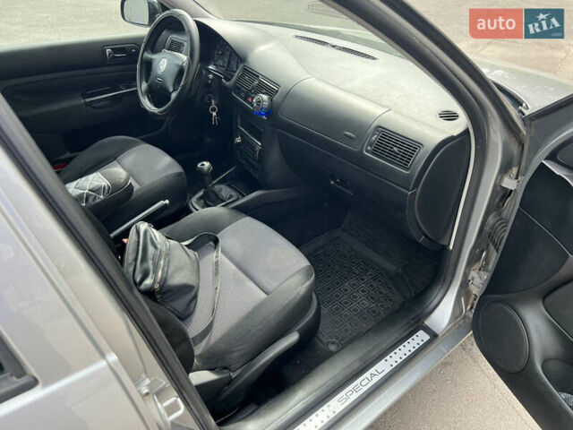 Серый Фольксваген Гольф, объемом двигателя 1.6 л и пробегом 239 тыс. км за 5400 $, фото 9 на Automoto.ua