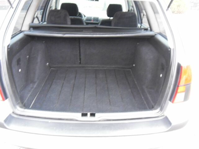 Сірий Фольксваген Гольф, об'ємом двигуна 1.6 л та пробігом 200 тис. км за 3500 $, фото 16 на Automoto.ua