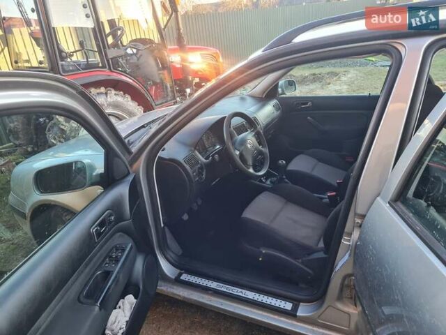 Серый Фольксваген Гольф, объемом двигателя 1.9 л и пробегом 300 тыс. км за 6000 $, фото 5 на Automoto.ua