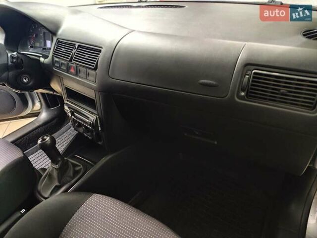 Серый Фольксваген Гольф, объемом двигателя 1.6 л и пробегом 262 тыс. км за 5000 $, фото 71 на Automoto.ua