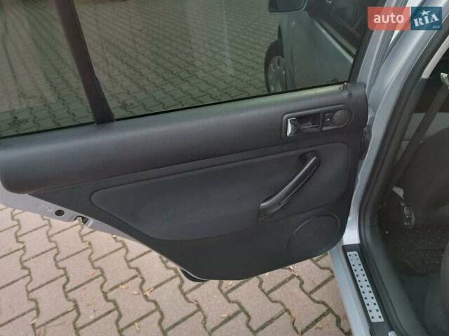 Сірий Фольксваген Гольф, об'ємом двигуна 1.6 л та пробігом 215 тис. км за 5300 $, фото 19 на Automoto.ua