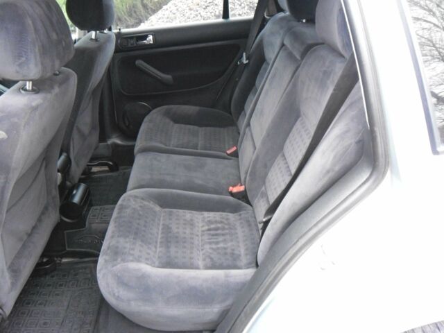 Сірий Фольксваген Гольф, об'ємом двигуна 1.6 л та пробігом 200 тис. км за 3500 $, фото 23 на Automoto.ua