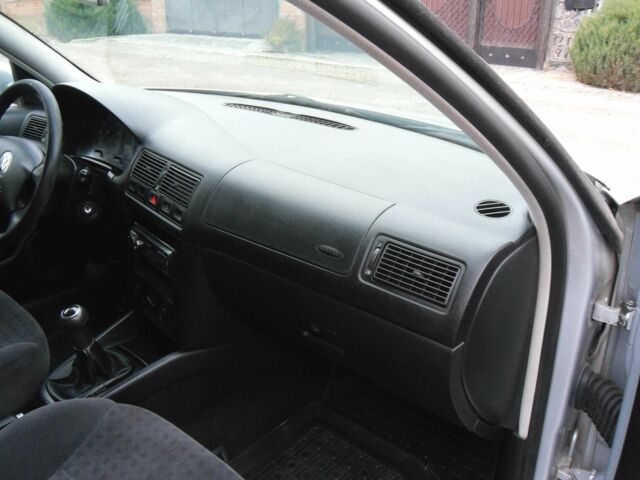 Сірий Фольксваген Гольф, об'ємом двигуна 1.6 л та пробігом 200 тис. км за 3500 $, фото 10 на Automoto.ua