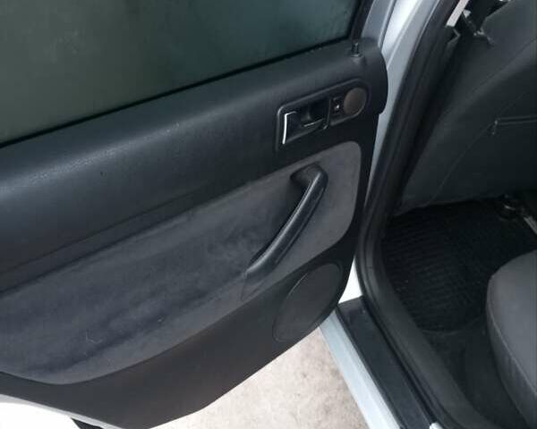 Серый Фольксваген Гольф, объемом двигателя 1.6 л и пробегом 222 тыс. км за 4700 $, фото 4 на Automoto.ua