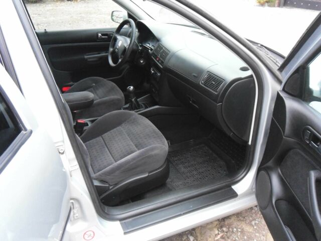 Сірий Фольксваген Гольф, об'ємом двигуна 1.6 л та пробігом 200 тис. км за 3500 $, фото 21 на Automoto.ua