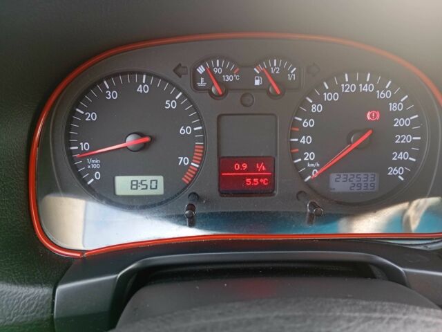 Сірий Фольксваген Гольф, об'ємом двигуна 1.6 л та пробігом 232 тис. км за 5100 $, фото 1 на Automoto.ua