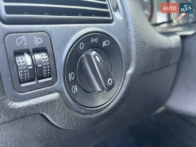 Серый Фольксваген Гольф, объемом двигателя 1.6 л и пробегом 228 тыс. км за 3950 $, фото 14 на Automoto.ua