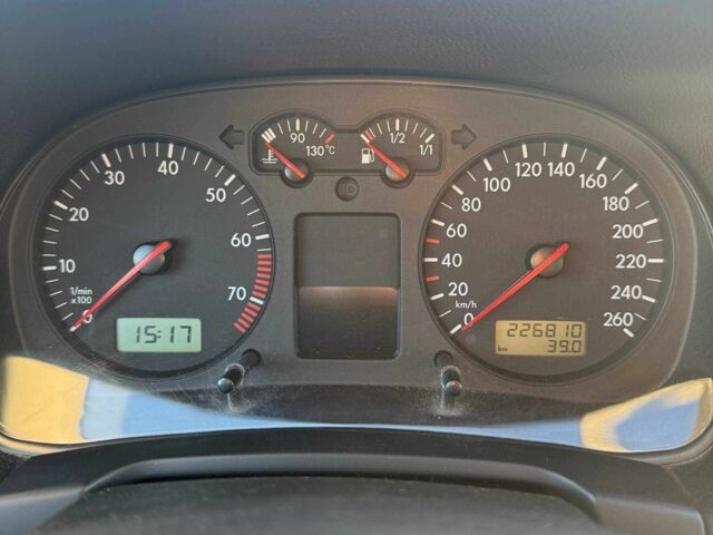 Серый Фольксваген Гольф, объемом двигателя 1.6 л и пробегом 226 тыс. км за 4000 $, фото 22 на Automoto.ua