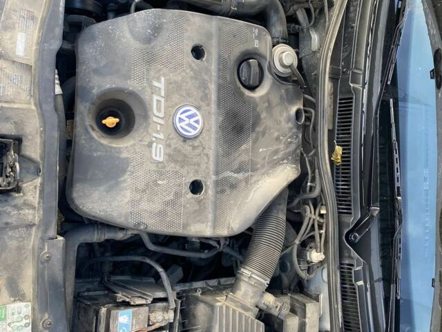 Серый Фольксваген Гольф, объемом двигателя 1 л и пробегом 286 тыс. км за 1600 $, фото 5 на Automoto.ua