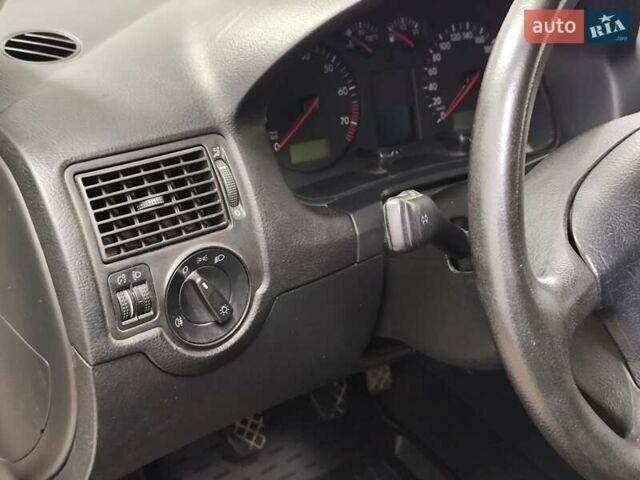 Серый Фольксваген Гольф, объемом двигателя 1.6 л и пробегом 262 тыс. км за 5000 $, фото 67 на Automoto.ua