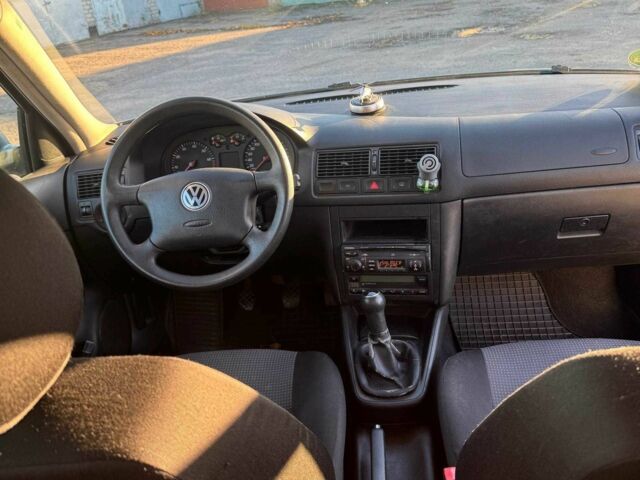 Серый Фольксваген Гольф, объемом двигателя 1.6 л и пробегом 226 тыс. км за 4000 $, фото 10 на Automoto.ua