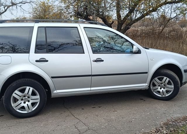 Серый Фольксваген Гольф, объемом двигателя 1.4 л и пробегом 240 тыс. км за 4200 $, фото 3 на Automoto.ua