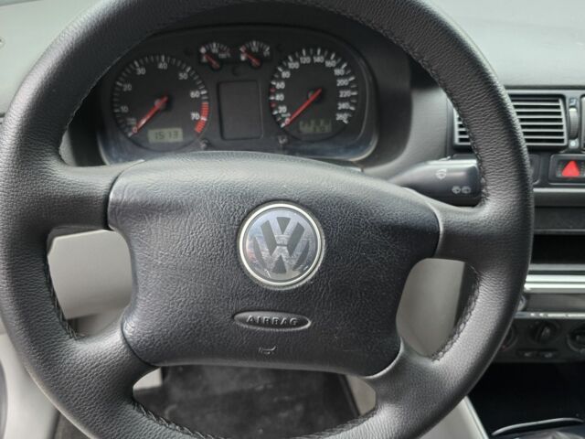 Сірий Фольксваген Гольф, об'ємом двигуна 1.6 л та пробігом 293 тис. км за 5500 $, фото 5 на Automoto.ua