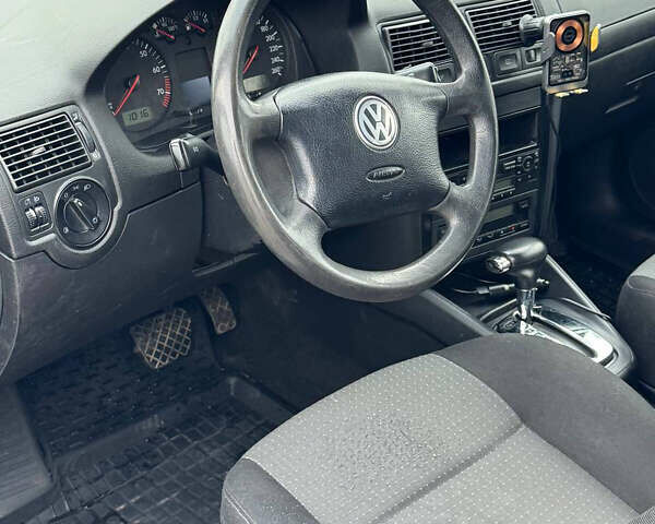 Серый Фольксваген Гольф, объемом двигателя 1.6 л и пробегом 246 тыс. км за 5300 $, фото 12 на Automoto.ua