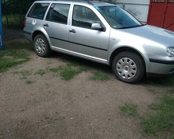 Серый Фольксваген Гольф, объемом двигателя 1.6 л и пробегом 332 тыс. км за 4500 $, фото 1 на Automoto.ua