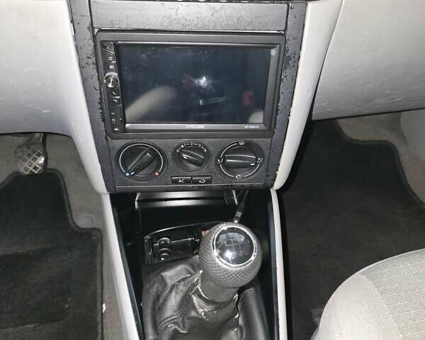 Серый Фольксваген Гольф, объемом двигателя 1.6 л и пробегом 291 тыс. км за 5500 $, фото 11 на Automoto.ua